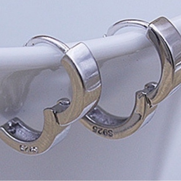 NWT Huggies Sterling Silver Dainty Round Hoop Earrings - Picture 3 of 4